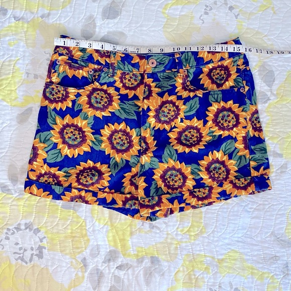 🌻Forever 21🌻 Denim Sunflower Print Shorts - Picture 3 of 5